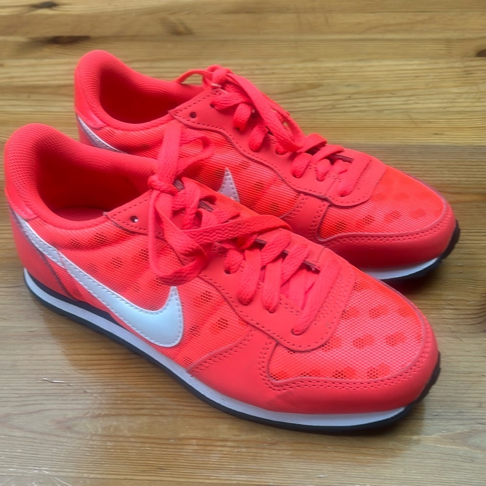 Nike Genicco Womens Sneakers Neon Orange/Polka Dot Shoe Size 7.5